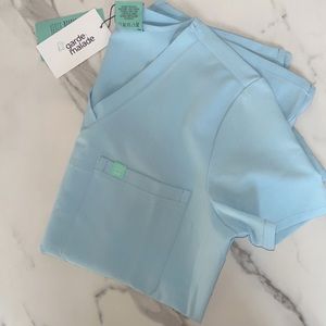 Garde malade light blue scrub top